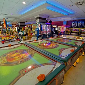 Holiday Premium Hotell