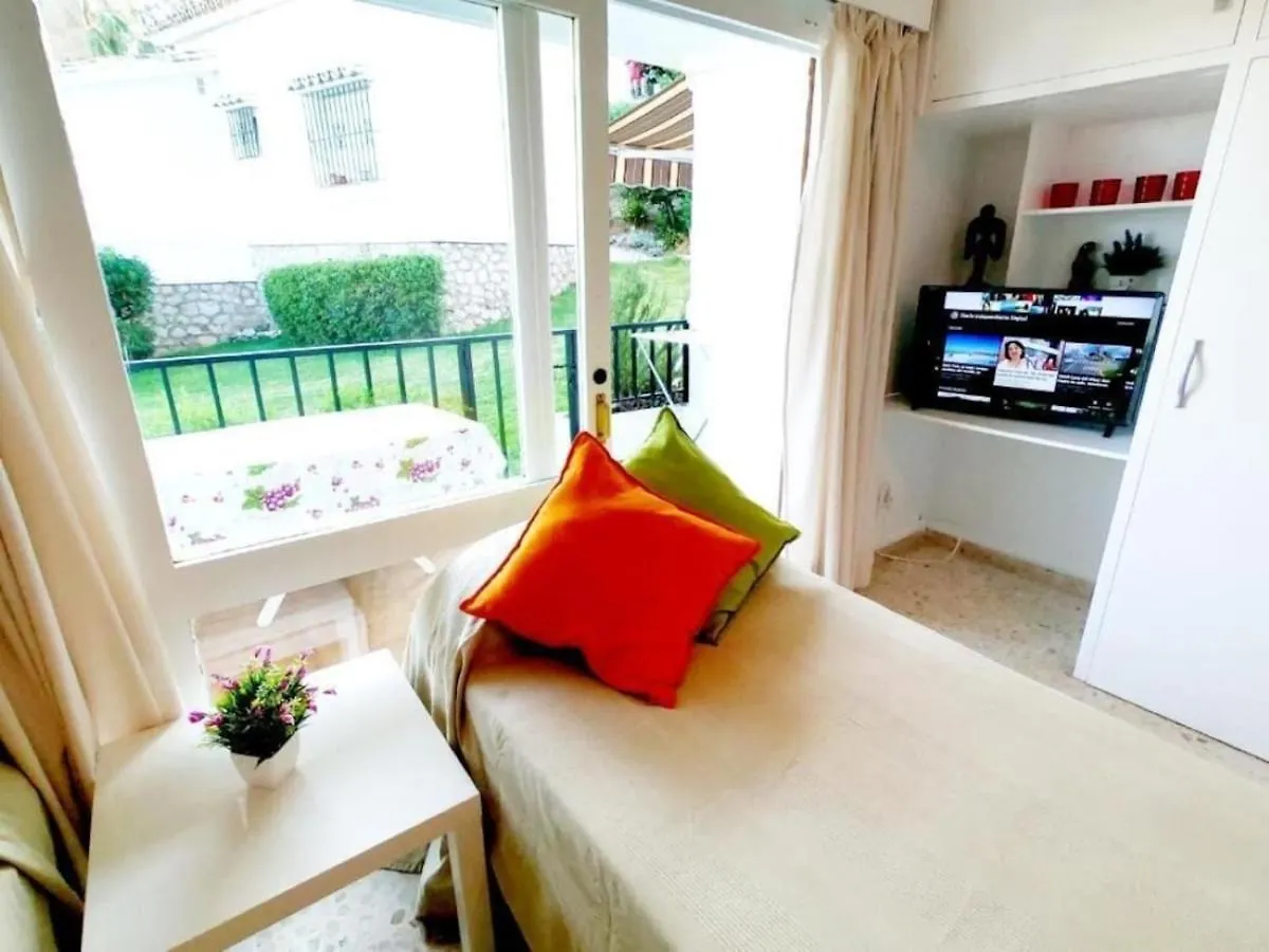 Studio With Access To The Garden. Open Pool. Beach Very Close. Wifi & Netflix Free Apartment Benalmadena Spain
